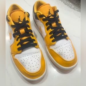 Nike Yellow and White Sneakers High-Top Design